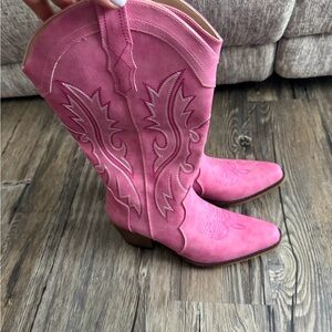 Stylish Pink Heeled Western Boots
